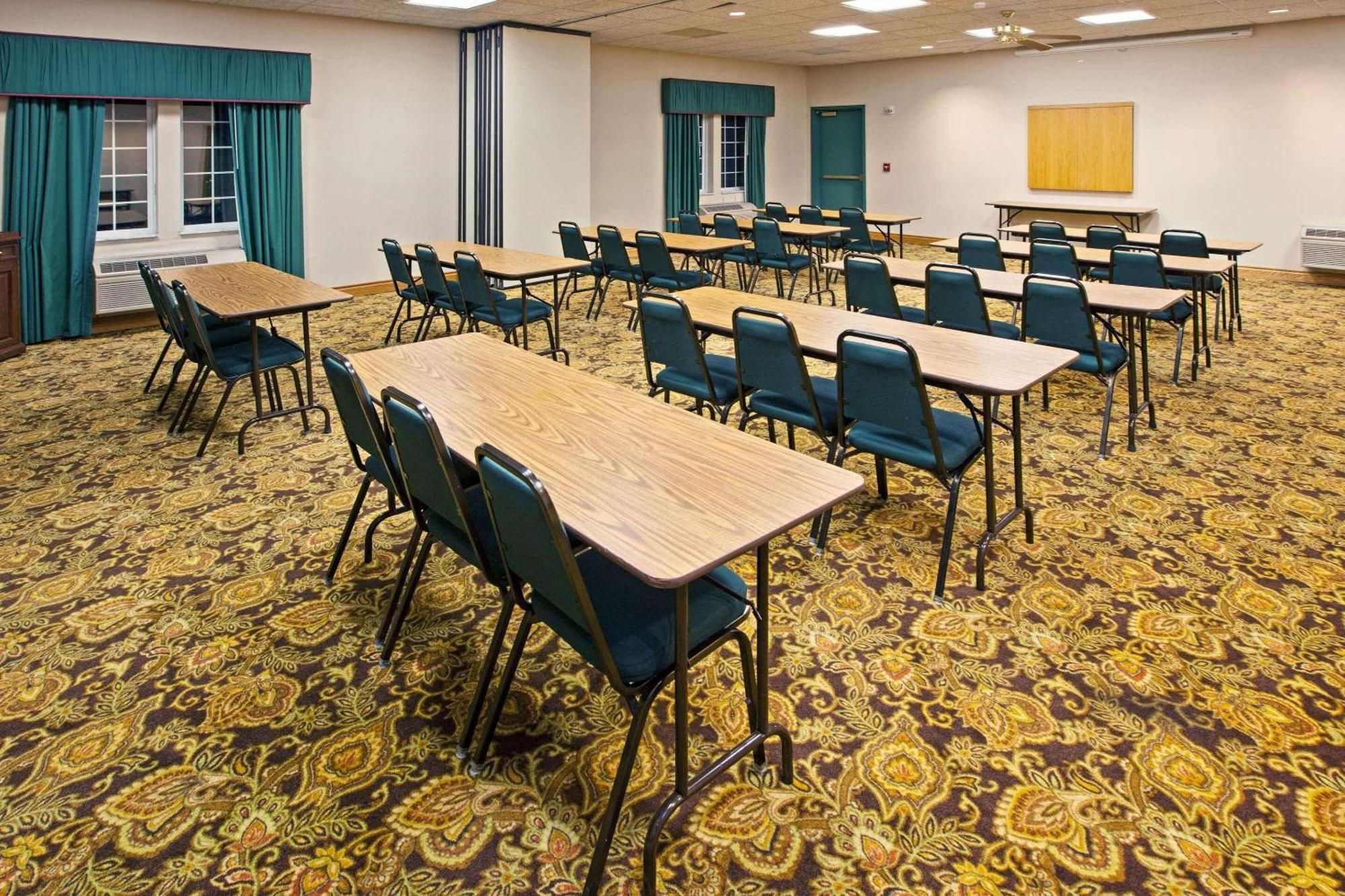 Country Inn & Suites By Radisson, Kalamazoo, Mi Business photo